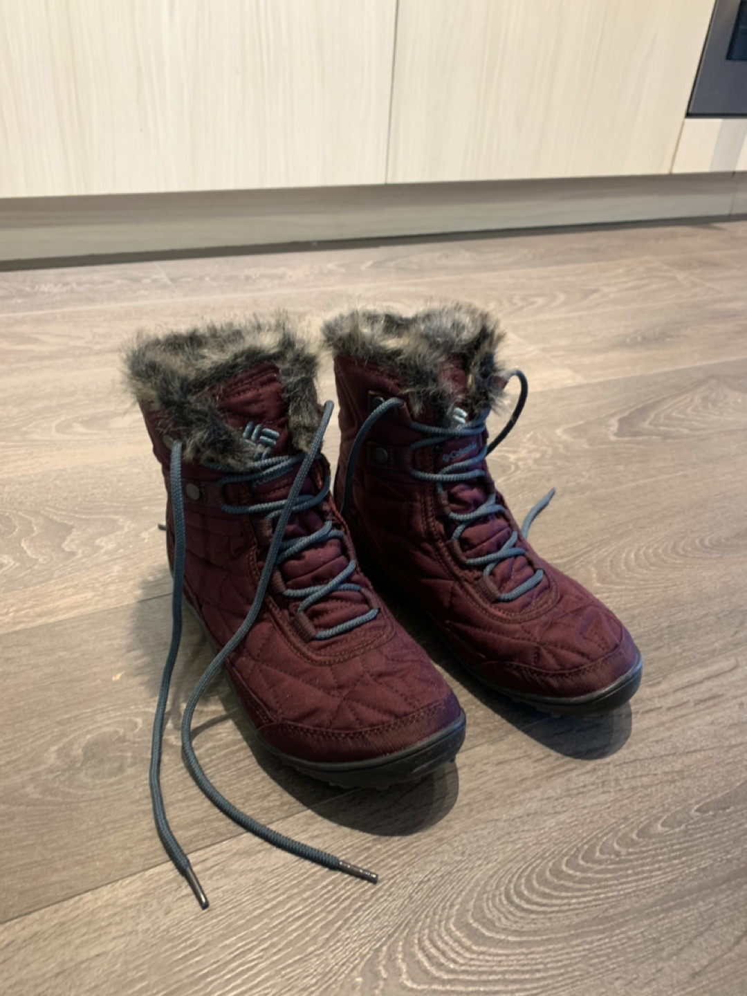 Columbia Women’s Winter Boots size 7.5 - Minx Shorty III - photo 2