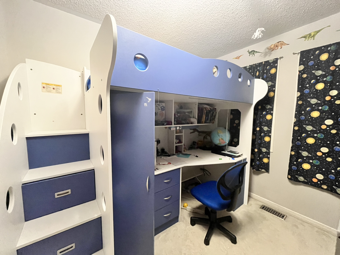 Bunk bed with desk - photo 2