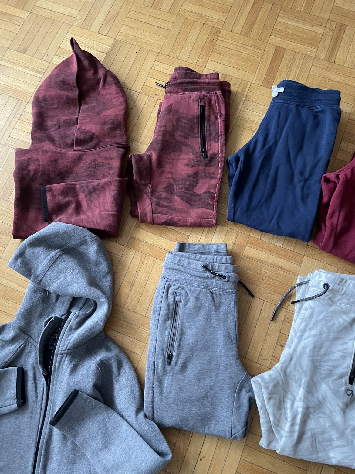 Lot of boys sweats/activewear size 6-7 image indicator(3)