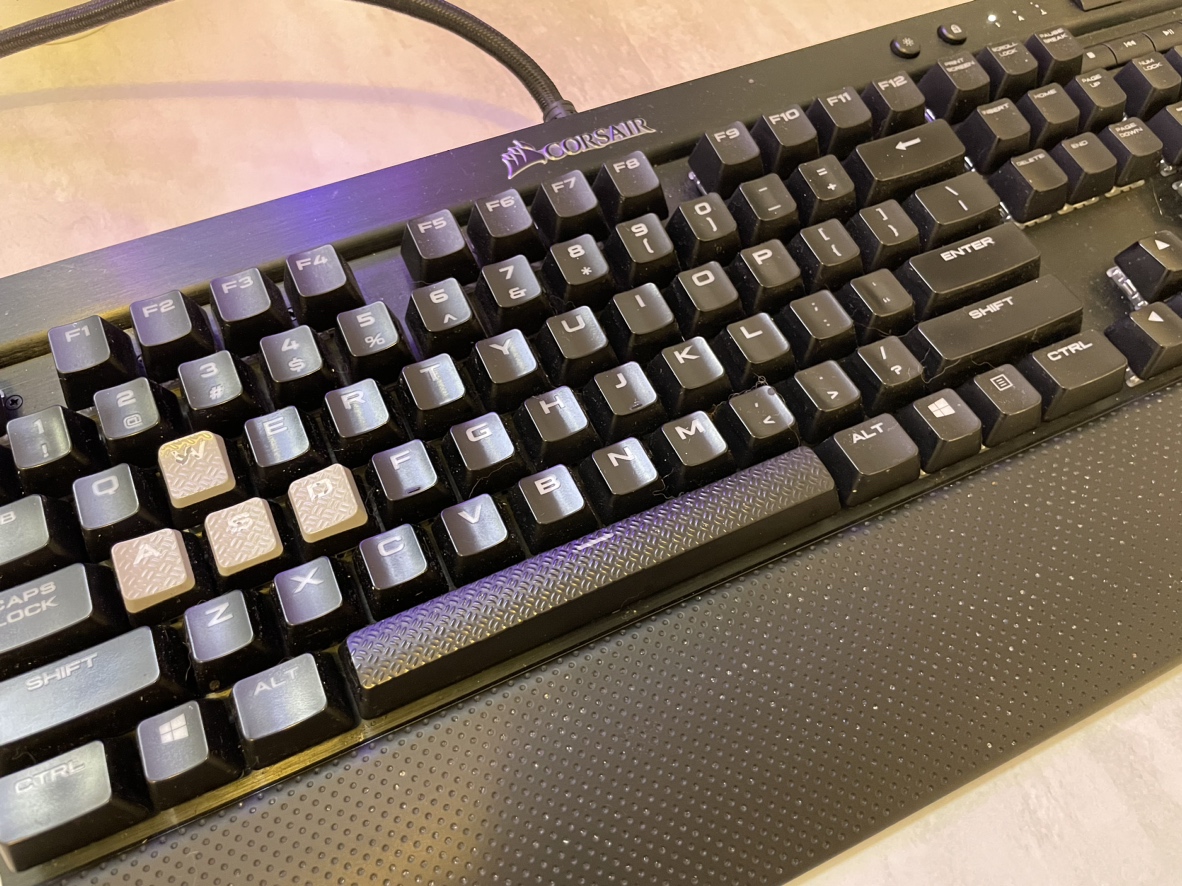 RGB Consair Keyboard image indicator(3)