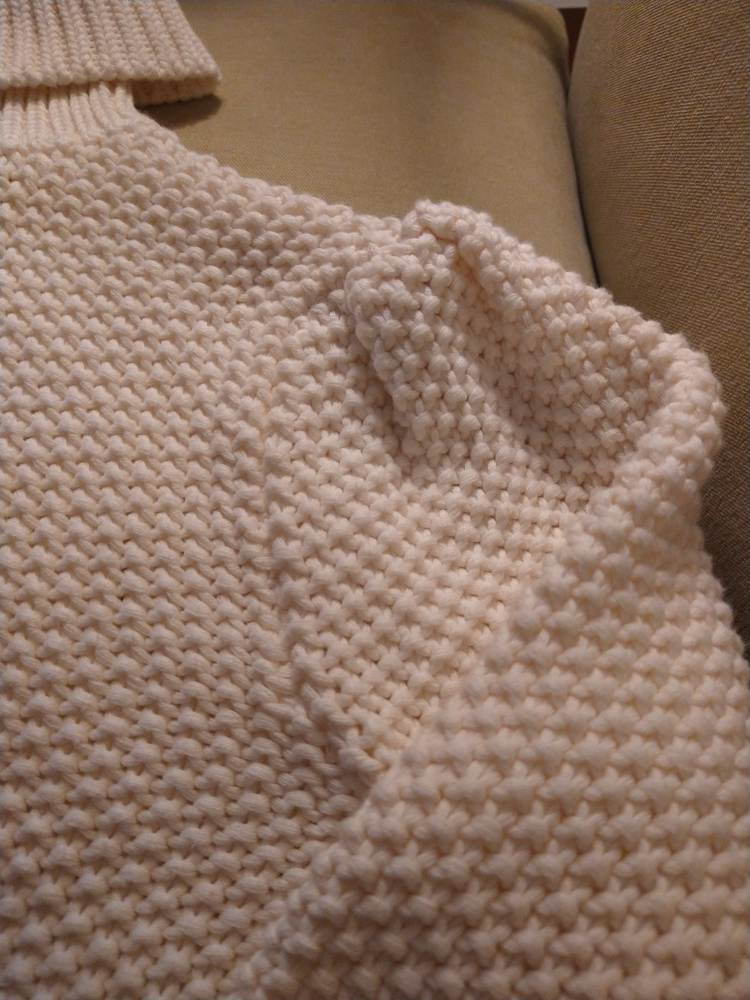 Luxurious Sweater image indicator(2)