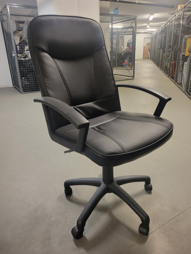 Black desk chair