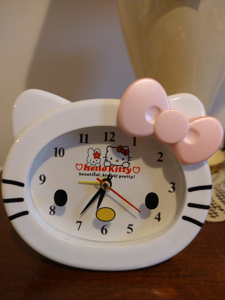 Hello Kitty analog desk clock