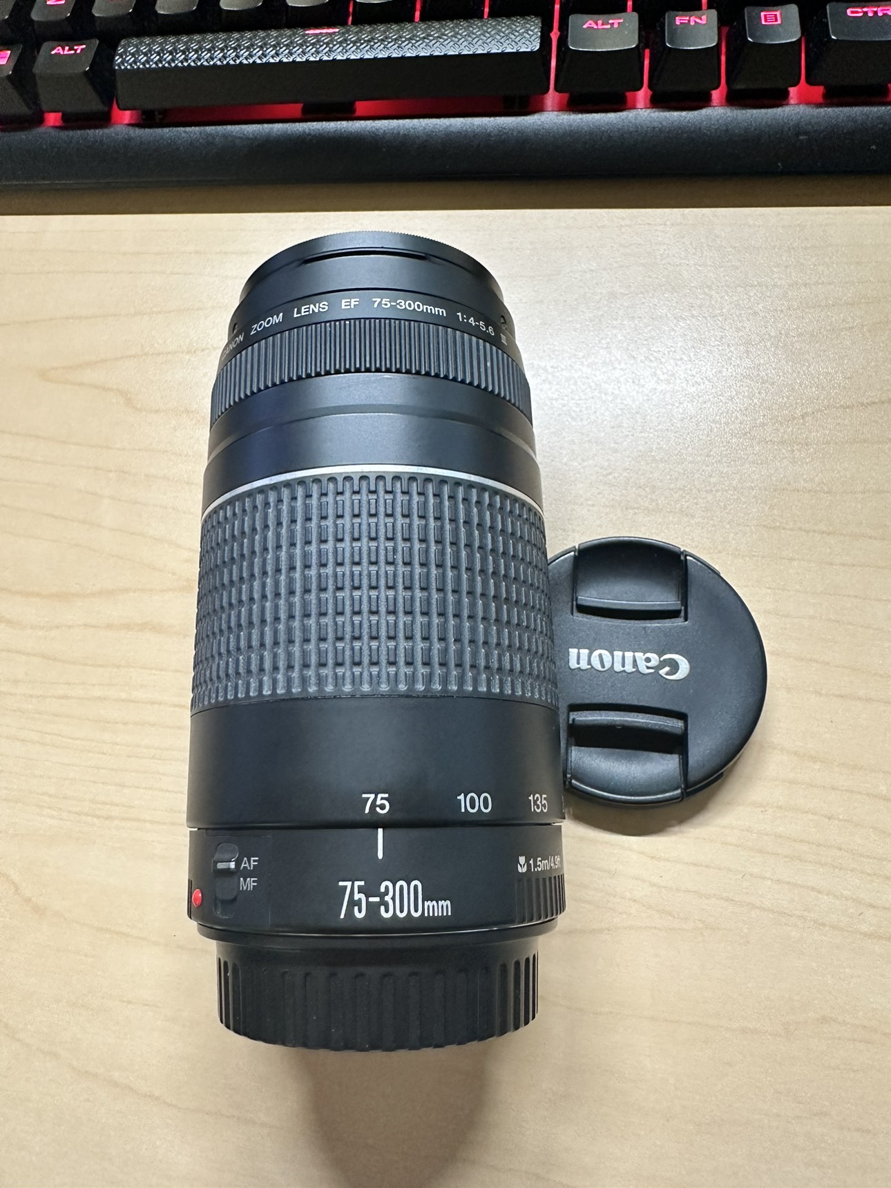 Canon EF 75-300mm zoom lens f1:4-5.6 III USM thumbnail