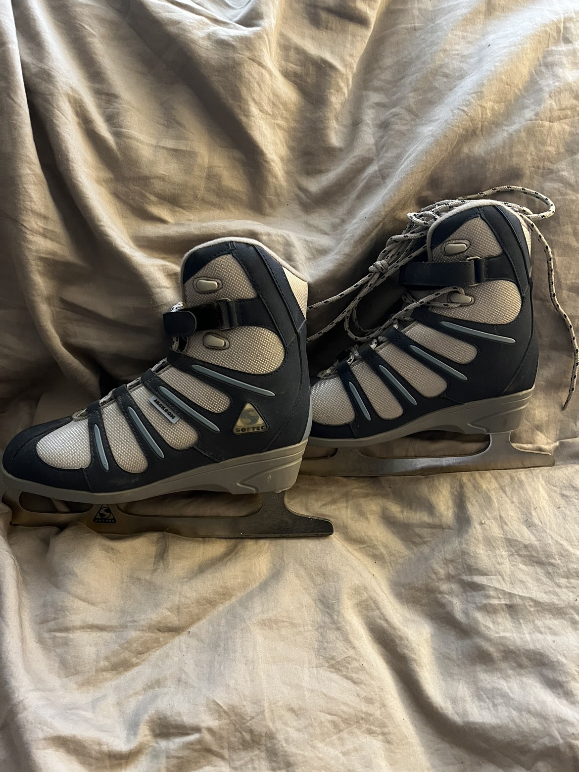 Women’s Size 8 Ice Skates