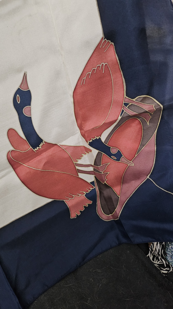 100% SILK SCARF image indicator(2)