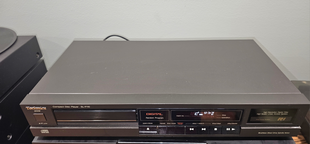 Vintage Technics SL-P110 CD Player - photo 2