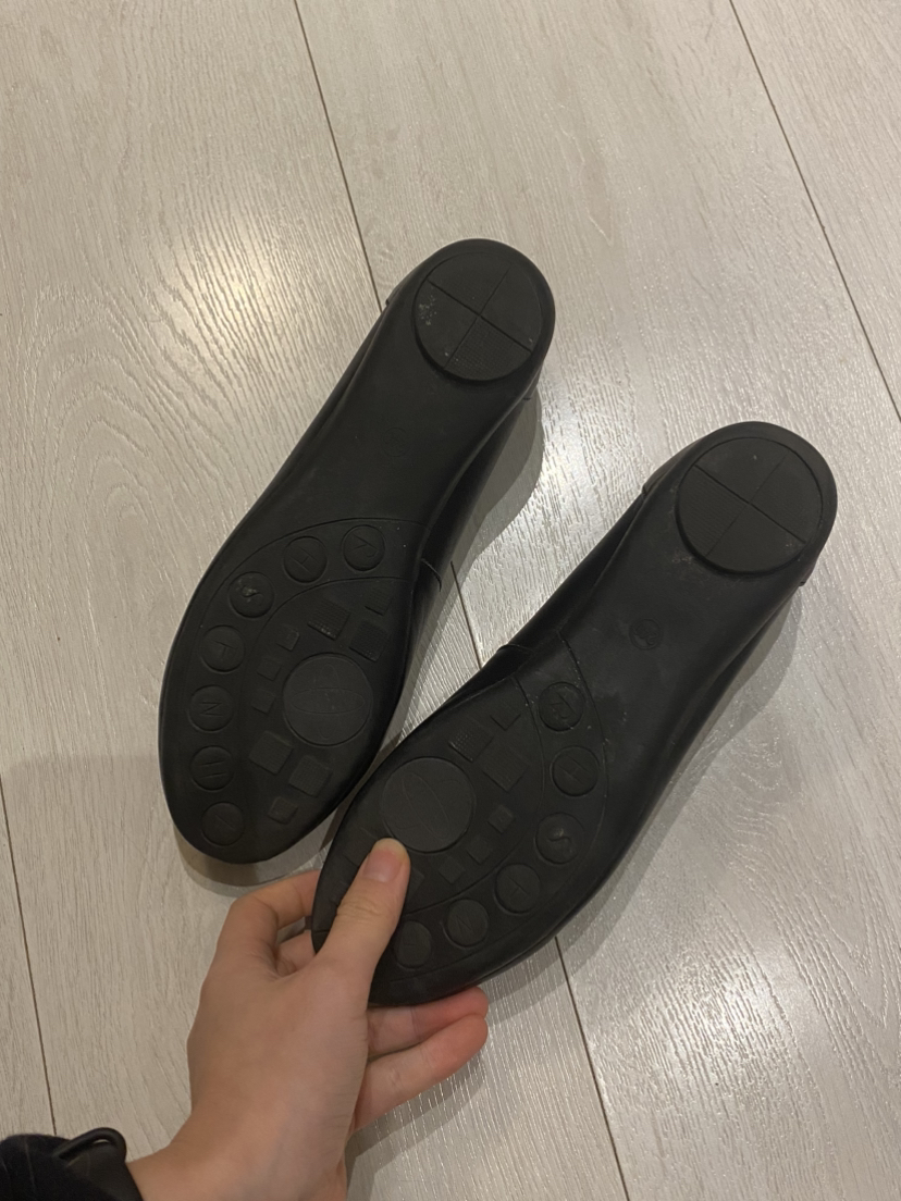 genuine leather black low heels image indicator(3)