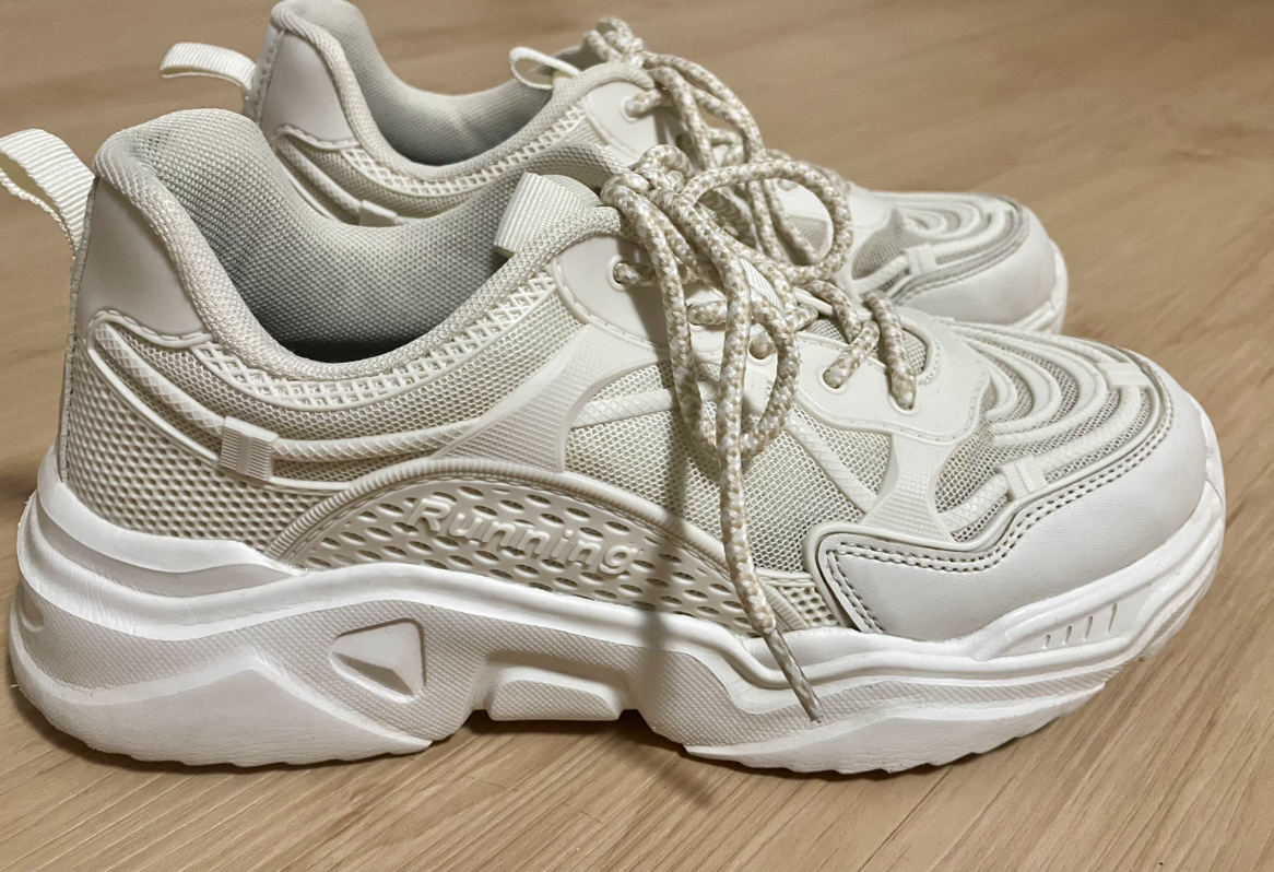 Sneakers, size W8 thumbnail