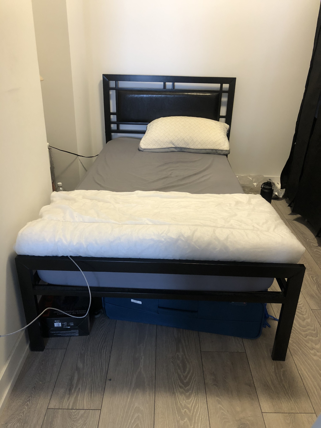 Twin Bed with headboard