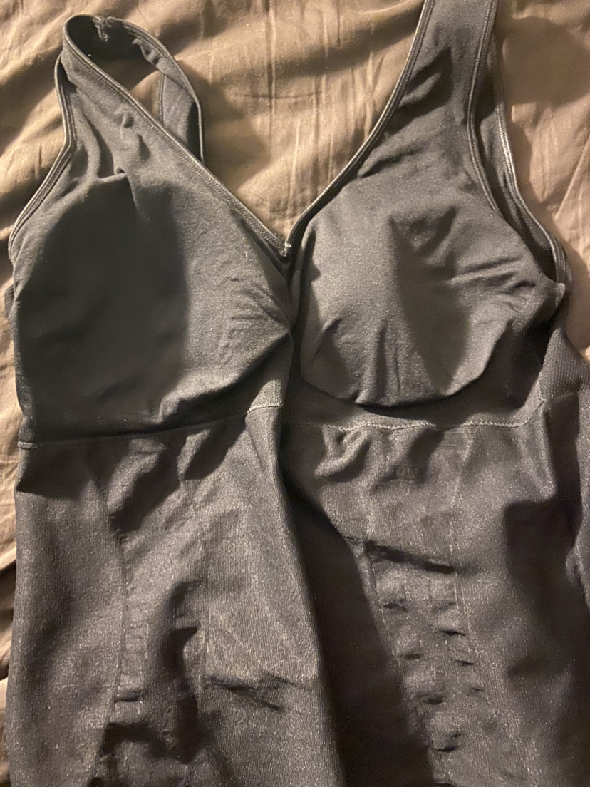 Four women’s XXL/2x tanks (1 shaper v neck & 3 spaghetti) image indicator(6)