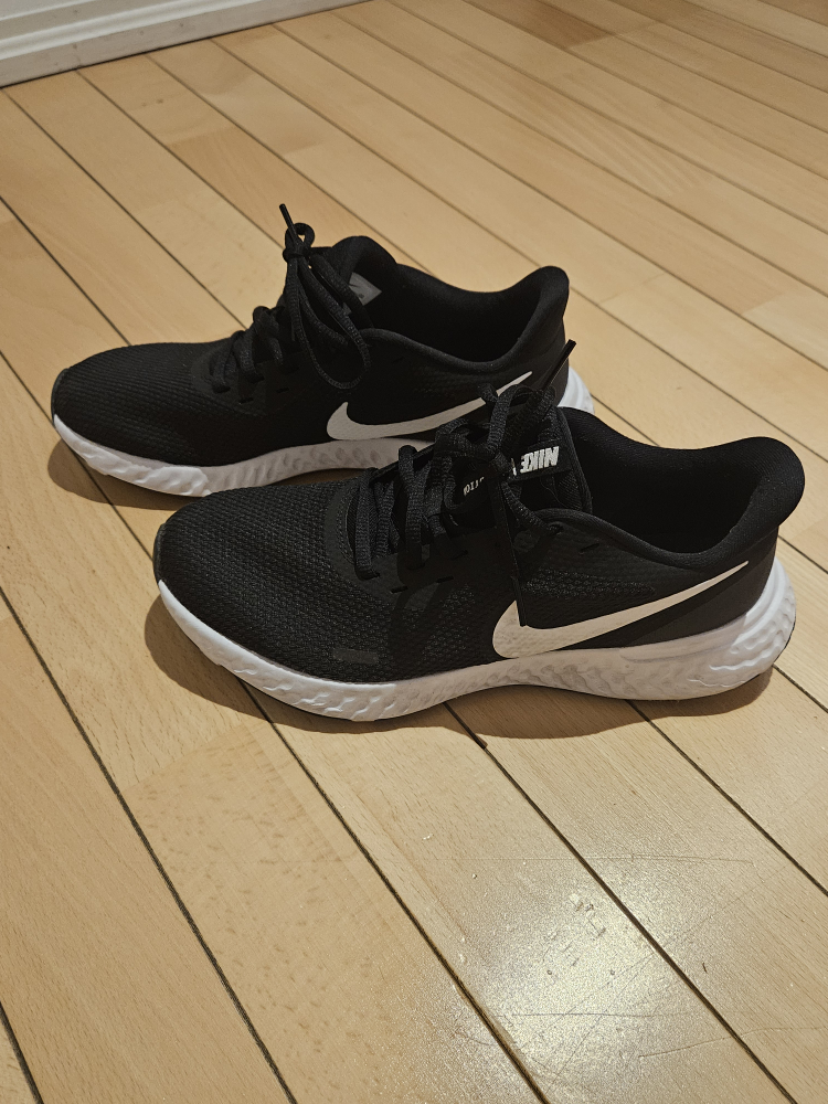Nike Revolution Running Shoes image indicator(2)