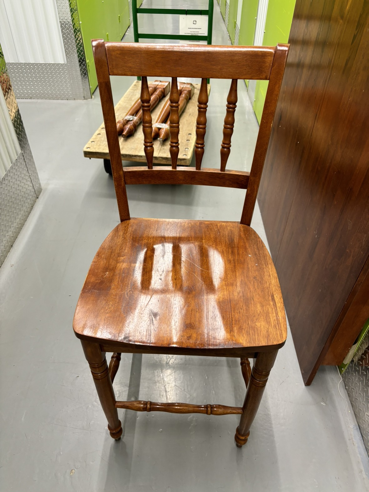 Solid Oak table w Chairs image indicator(4)
