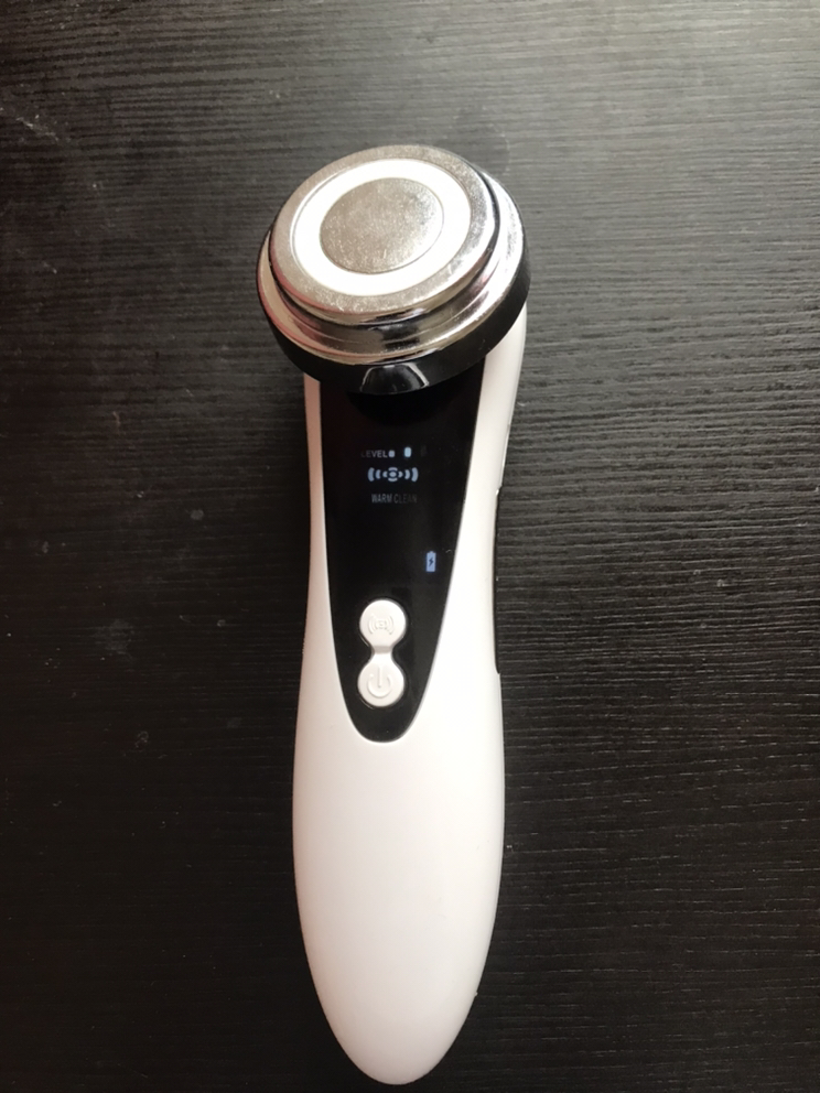 Facial rechargeable massager