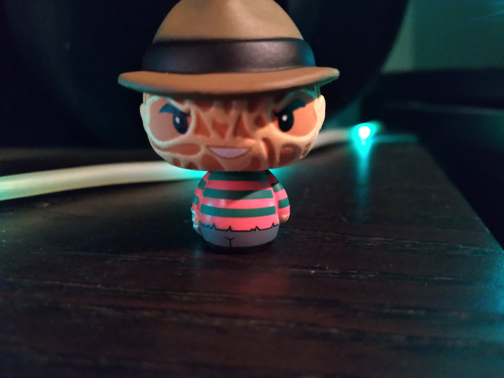FREDDY KRUEGER T-SHIRT & FIGURE - FUNKO POP & PINT - SMALL image indicator(8)