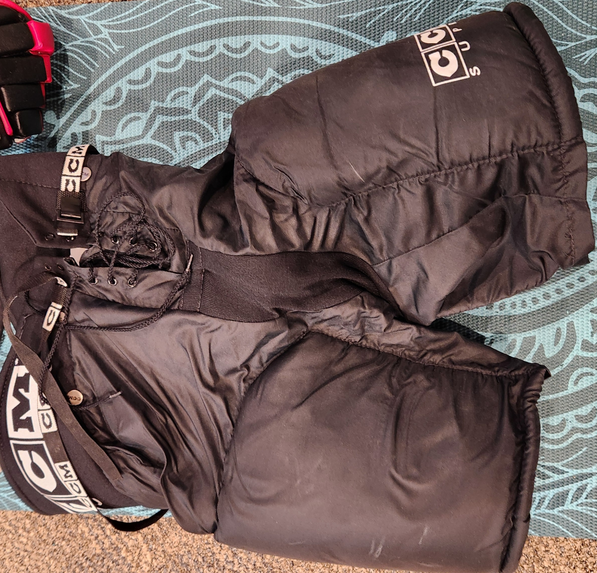 Hockey Equipment image indicator(3)