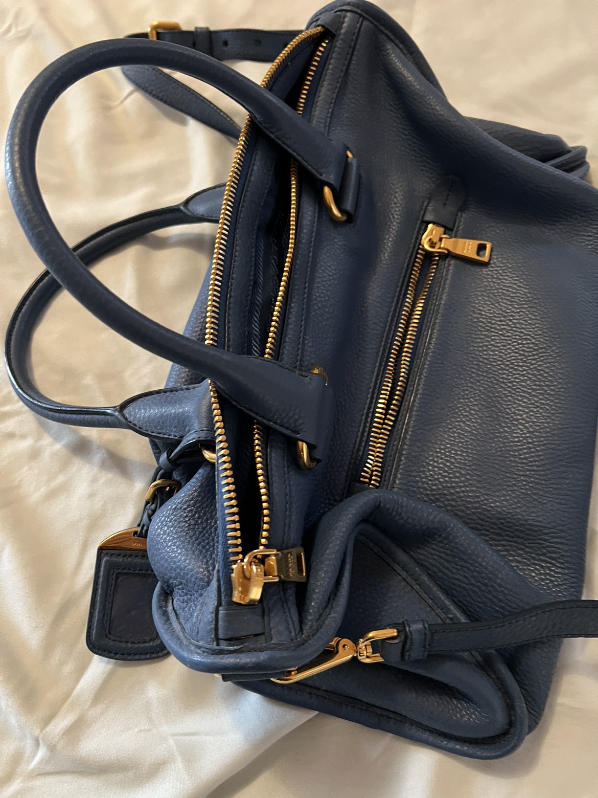 Prada bag image indicator(3)