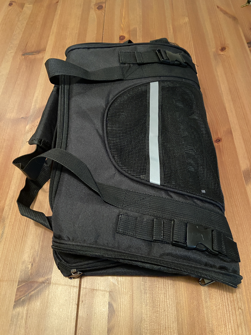 Pet carrier bag, new and unused image indicator(8)