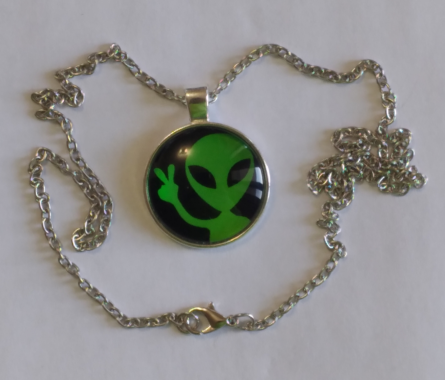 Silvery Chain GREEN ALIEN Girl's Pendant image indicator(2)