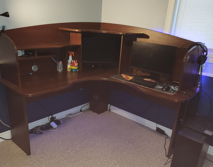 Desk for free thumbnail