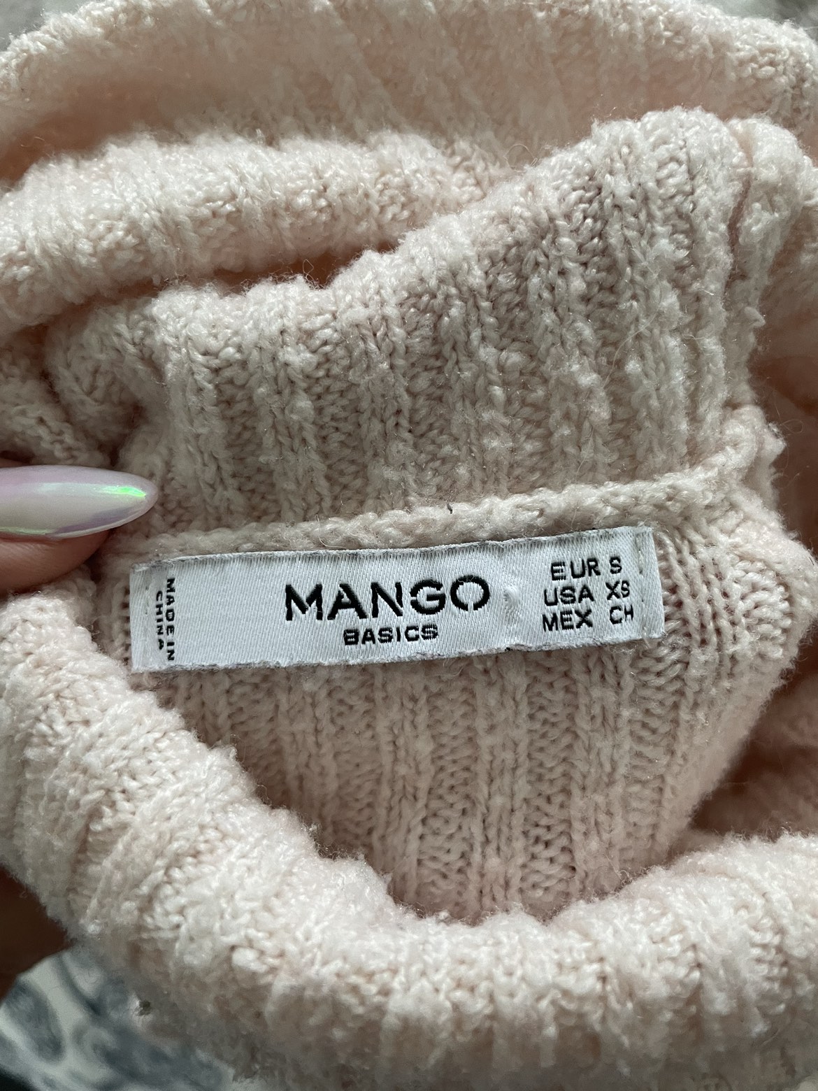 Cute powder pink turtleneck sweater size XS/S image indicator(3)