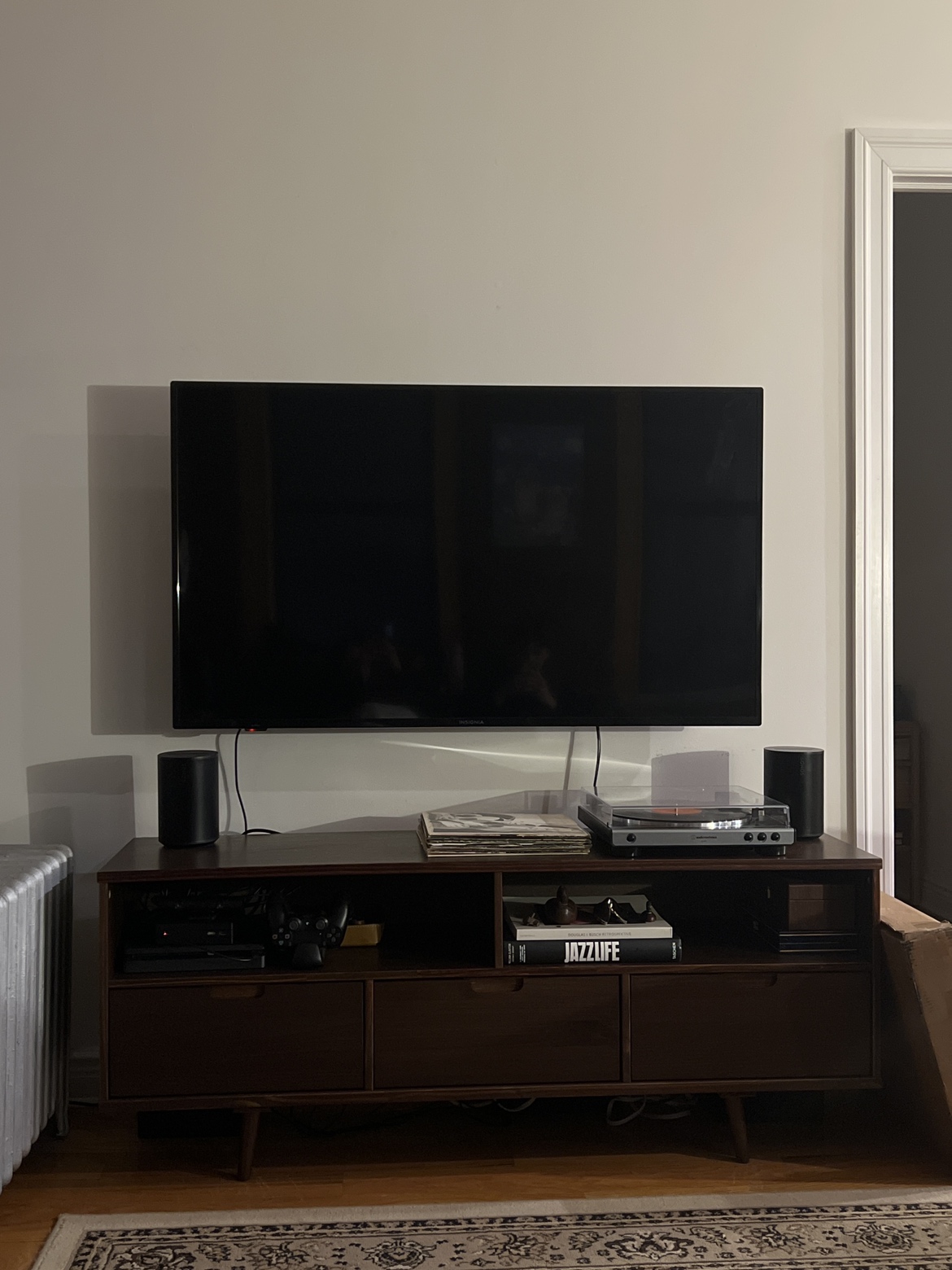 Fire Insignia TV 55” Inches & Wallmount - photo 2
