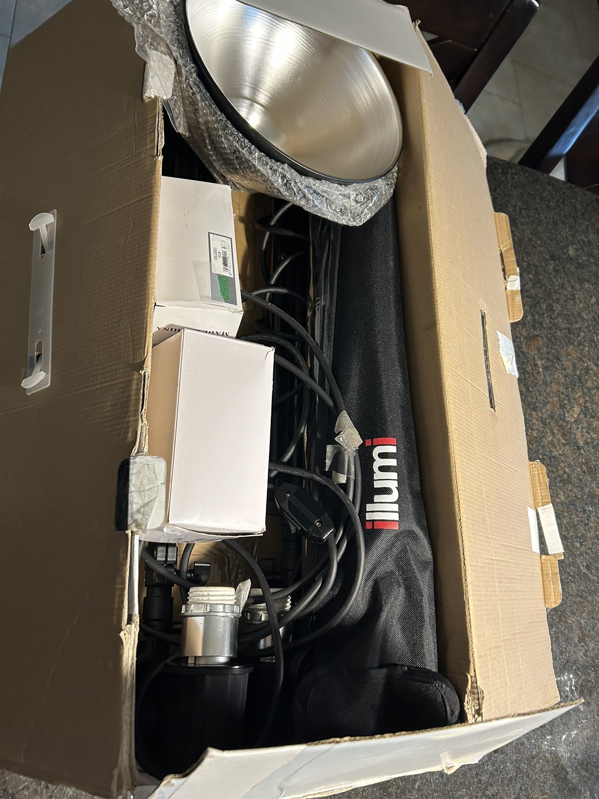 Westcott Basics Ulite photography umbrella lighting kit image indicator(10)