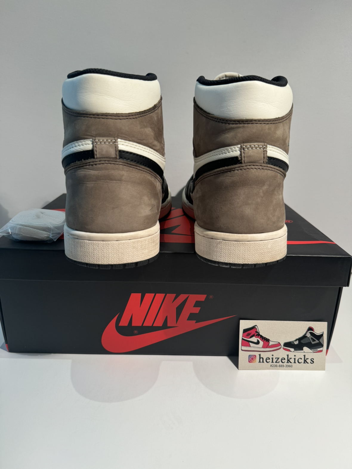 Air Jordan 1 High Dark Mocha size 11 image indicator(4)