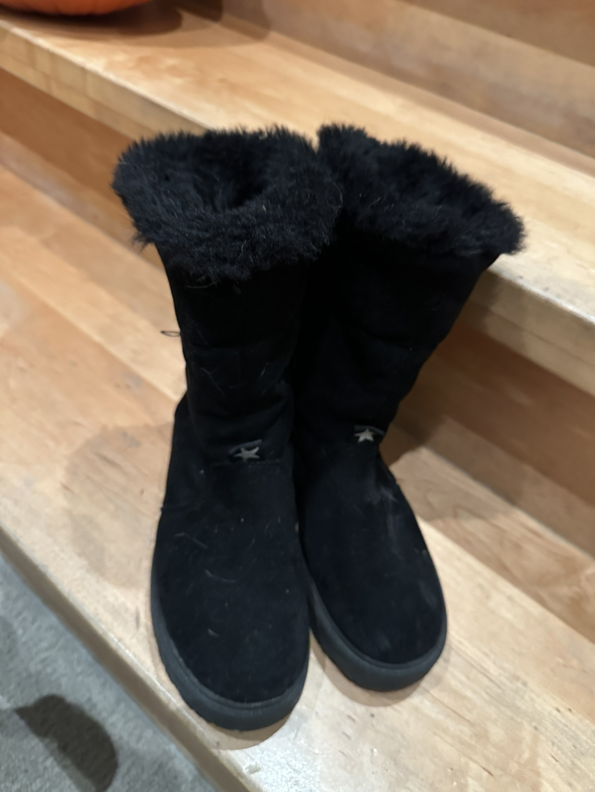 Winter boots thumbnail