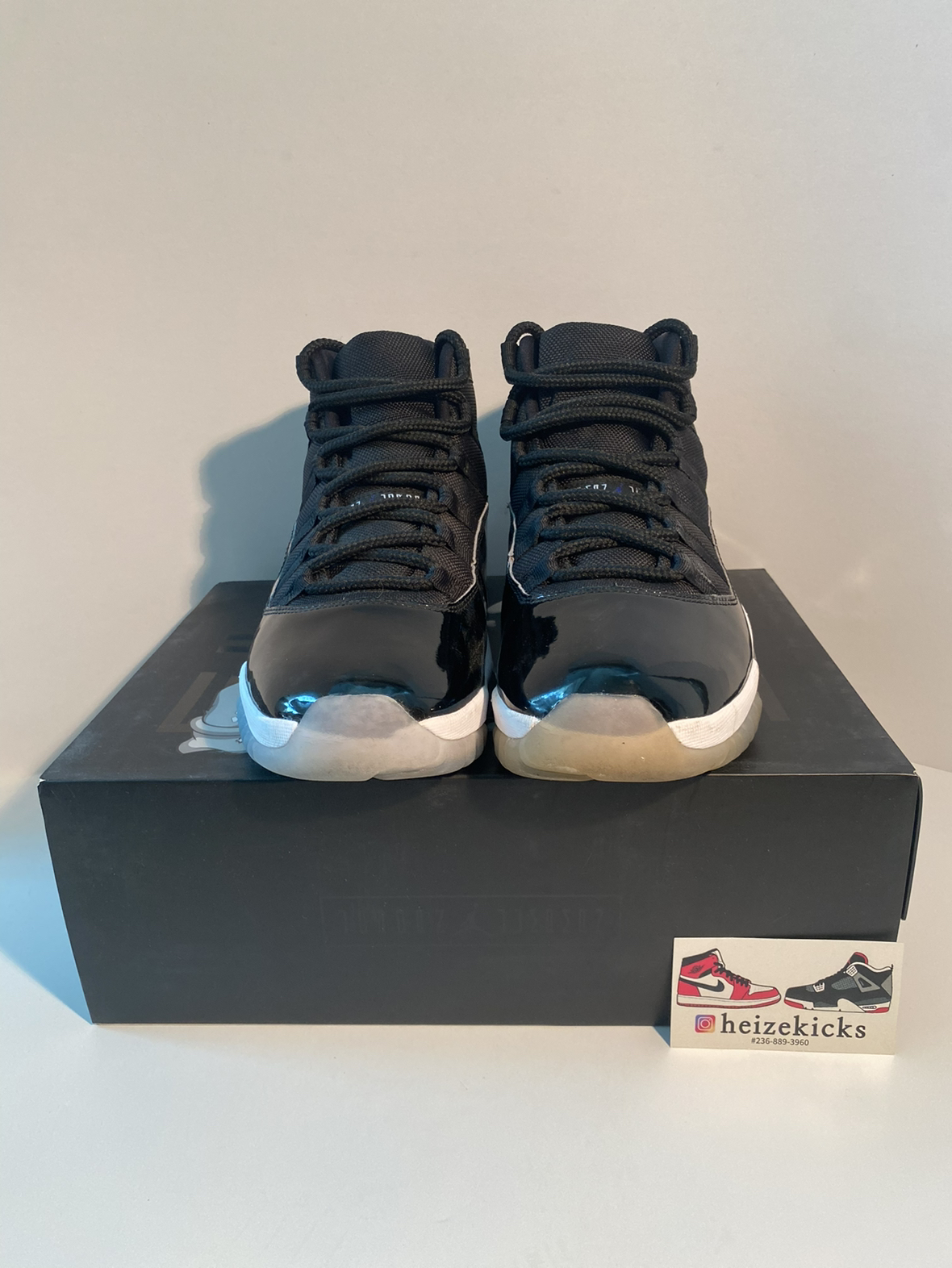 Air Jordan 11 Space Jam image indicator(3)