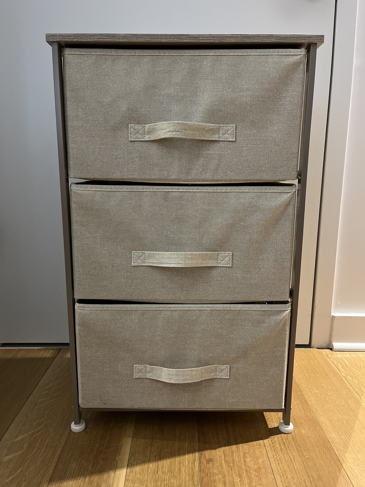Storage dresser unit with 3 drawers