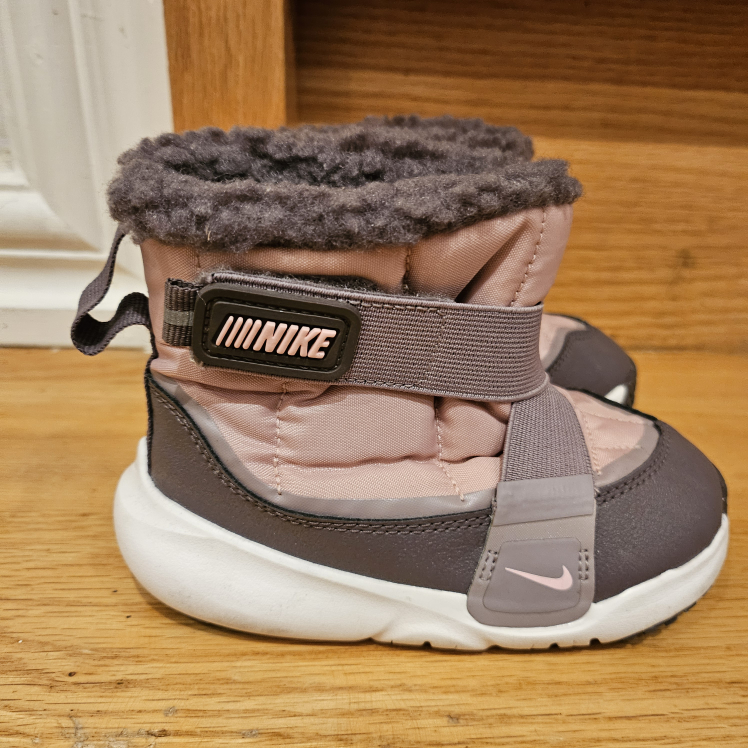 Toddler snow boots size us 8C, 14cm #freecycle image indicator(2)