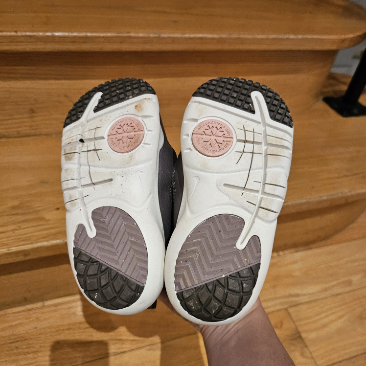 Toddler snow boots size us 8C, 14cm #freecycle image indicator(7)