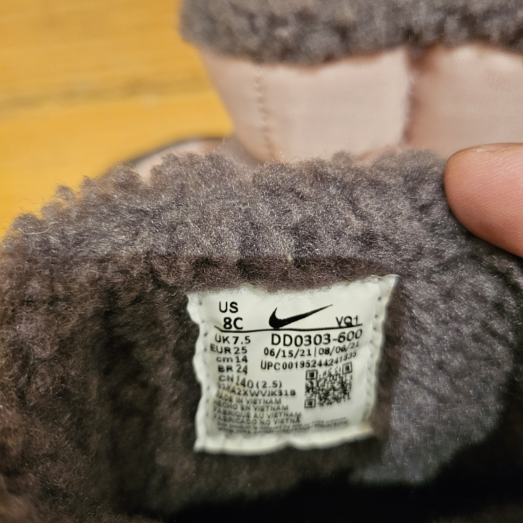 Toddler snow boots size us 8C, 14cm #freecycle image indicator(8)