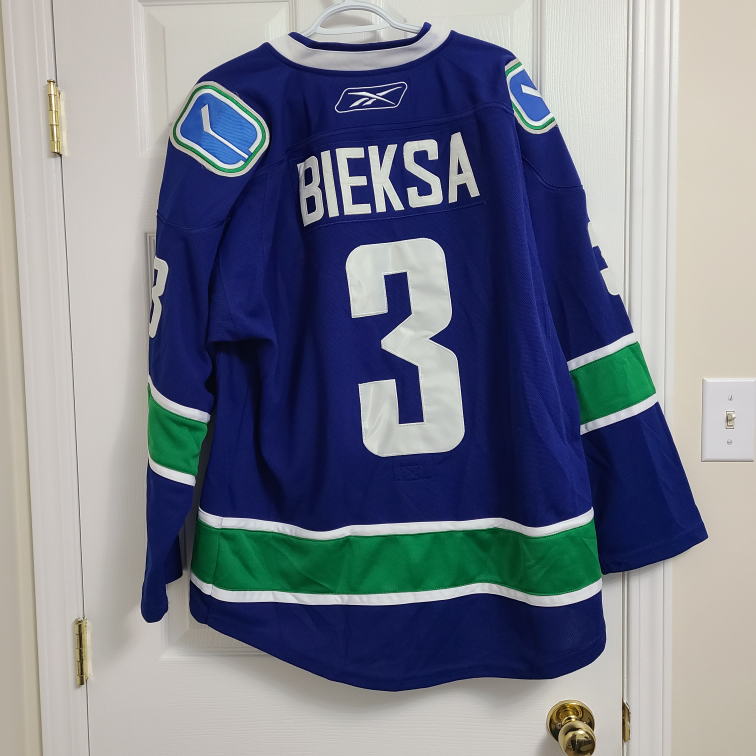 Canucks Jerseys thumbnail