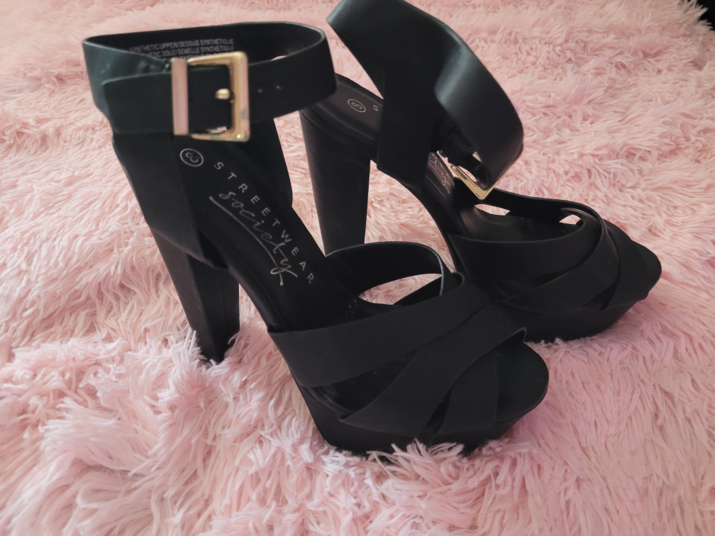 brand New black Heels size 8
