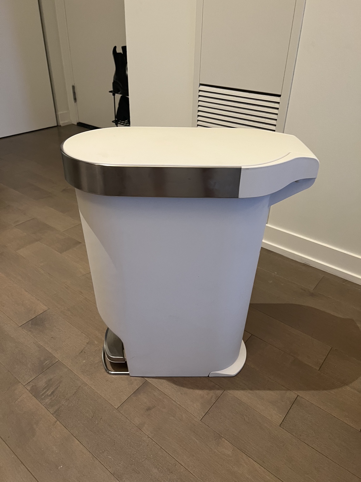 Simplehuman White step Trash Can/Bin 45L (soft close) thumbnail