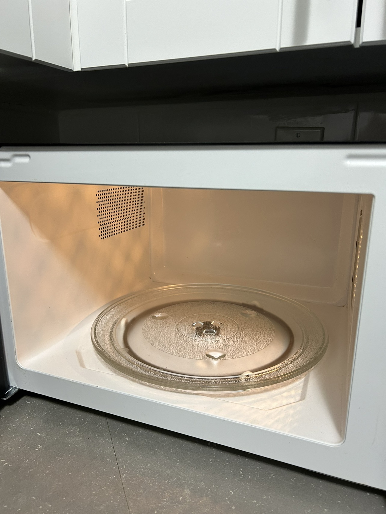 Hamilton Beach Microwave - photo 3