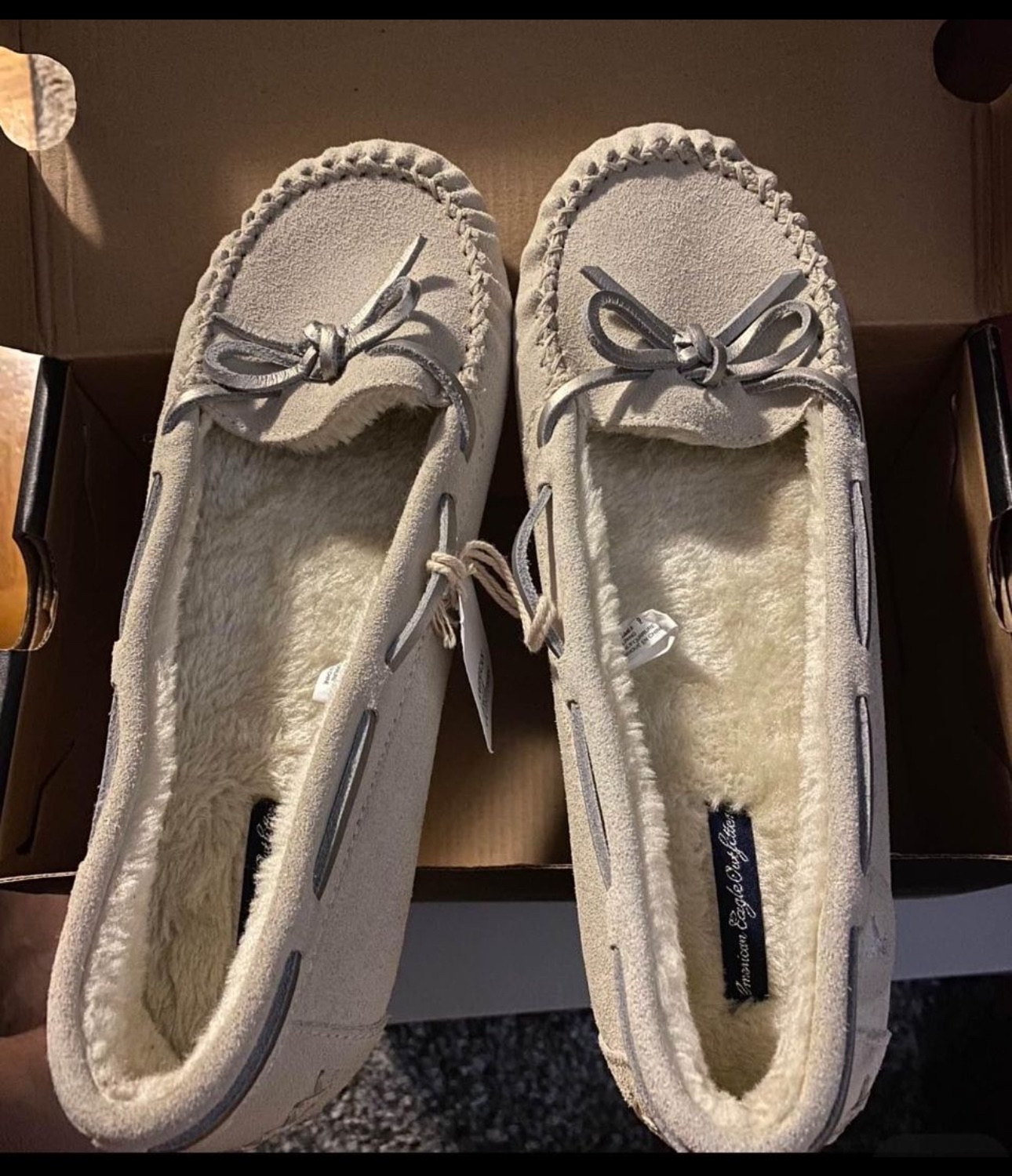 WOMENS FURRY SHOSE (AMERICAN EAGLE)SIZE:9 thumbnail