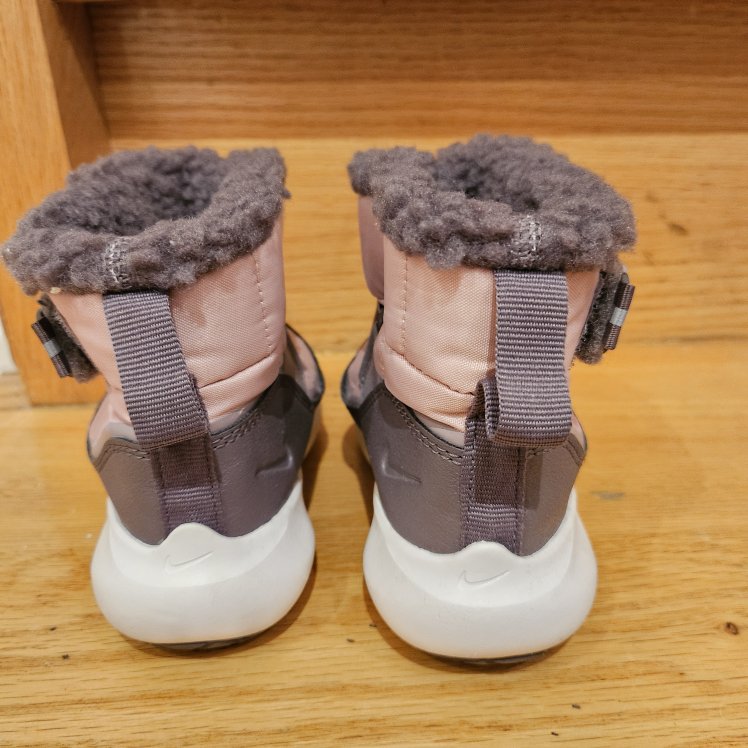 Toddler snow boots size us 8C, 14cm #freecycle image indicator(4)