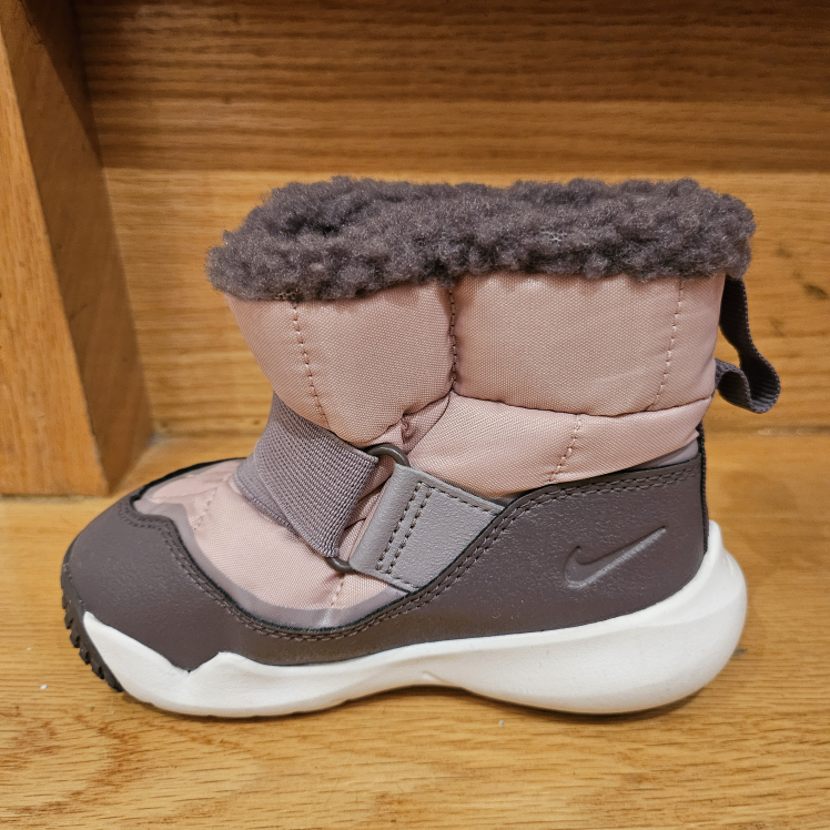 Toddler snow boots size us 8C, 14cm #freecycle image indicator(6)