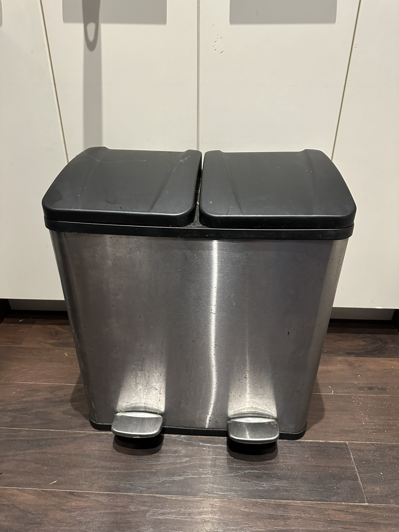 Double garbage dispenser thumbnail