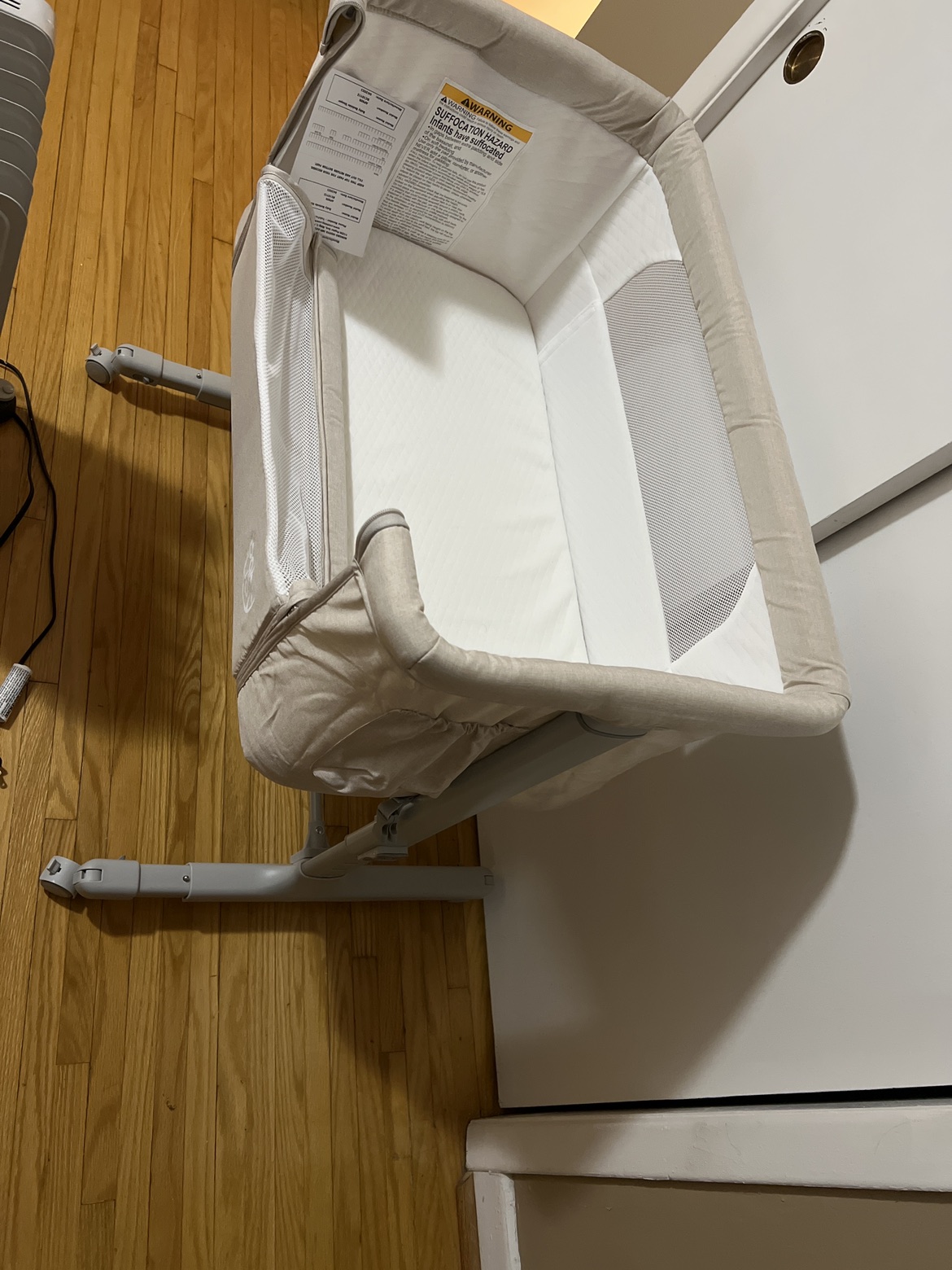 Gymax Bassinet crib - photo 3