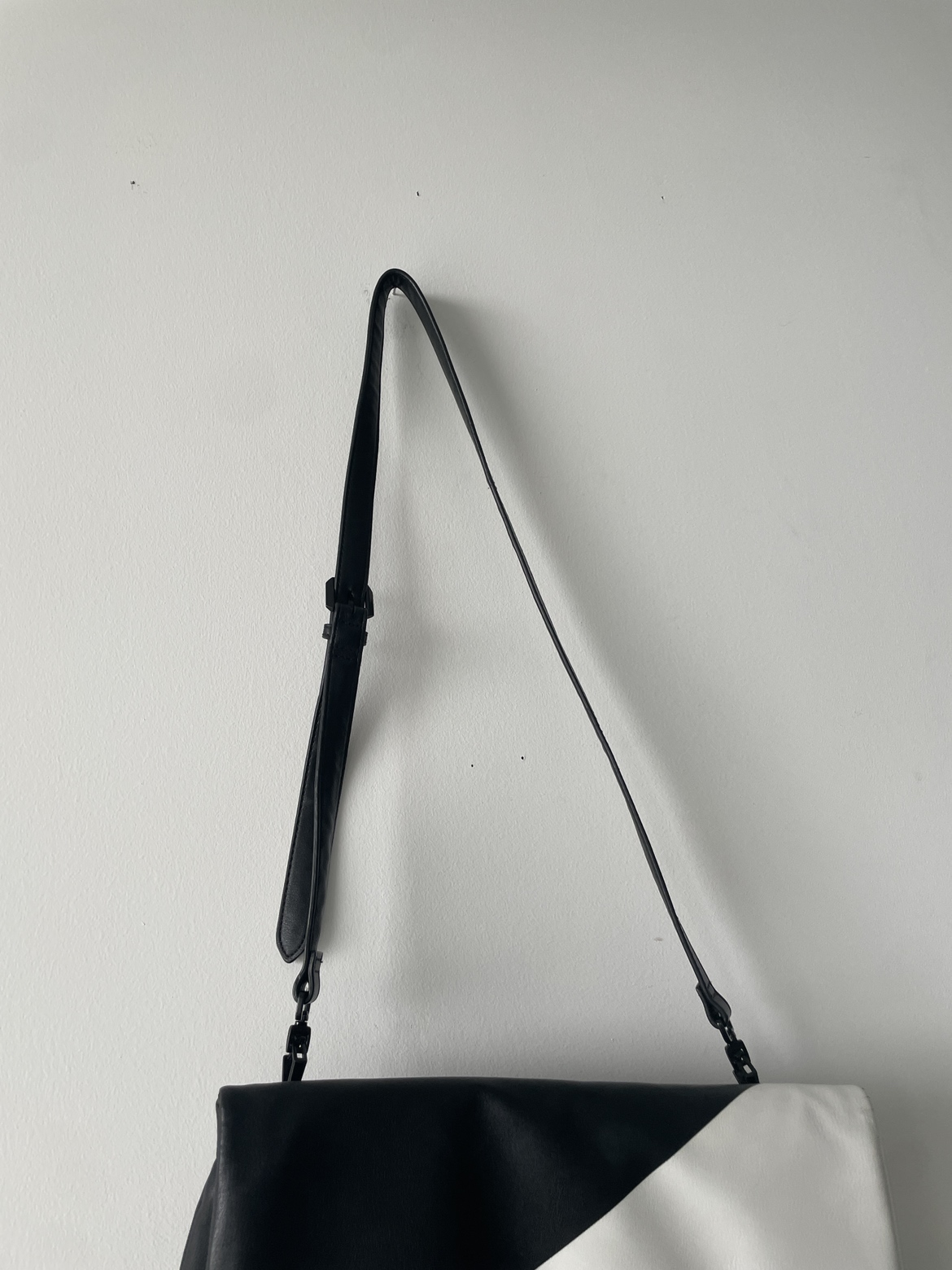 Charles& Keith Crossbody bag - photo 4
