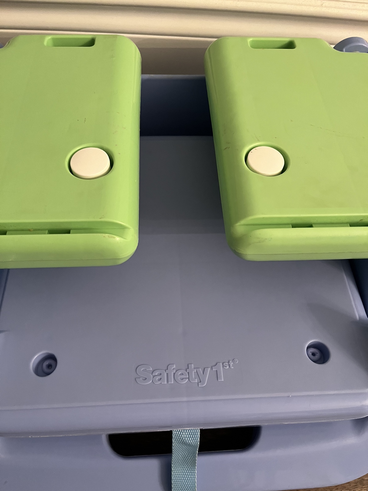 Portable Booster Seat with Tray! - photo 5
