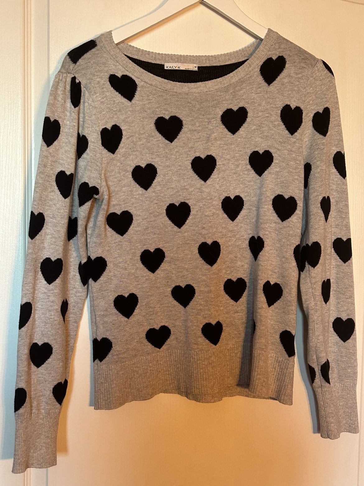 Heart sweater, size medium thumbnail