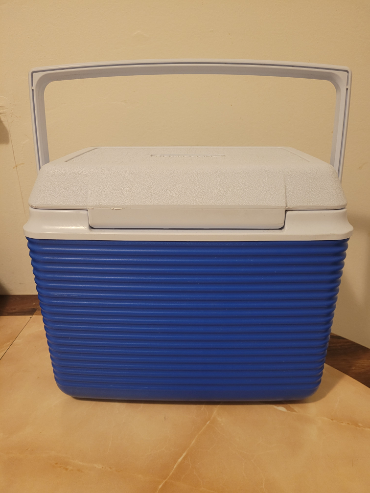 New Rubbermaid Personal Cooler image indicator(2)