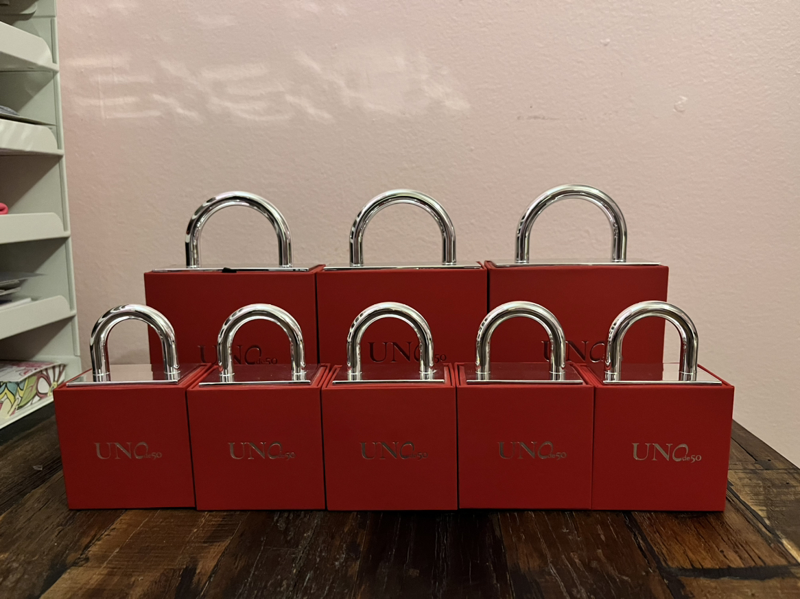 Uno de 50 jewelry boxes (New mark down) thumbnail