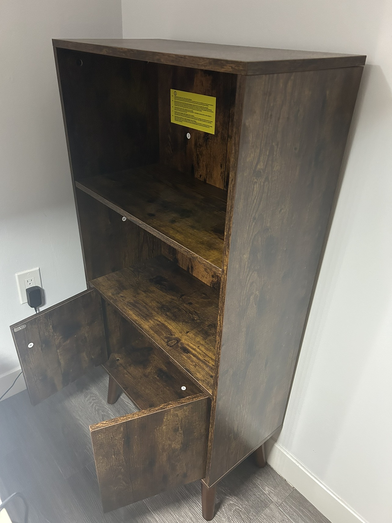 Moving out sales: 3-tier Bookshelf with Doors - photo 3