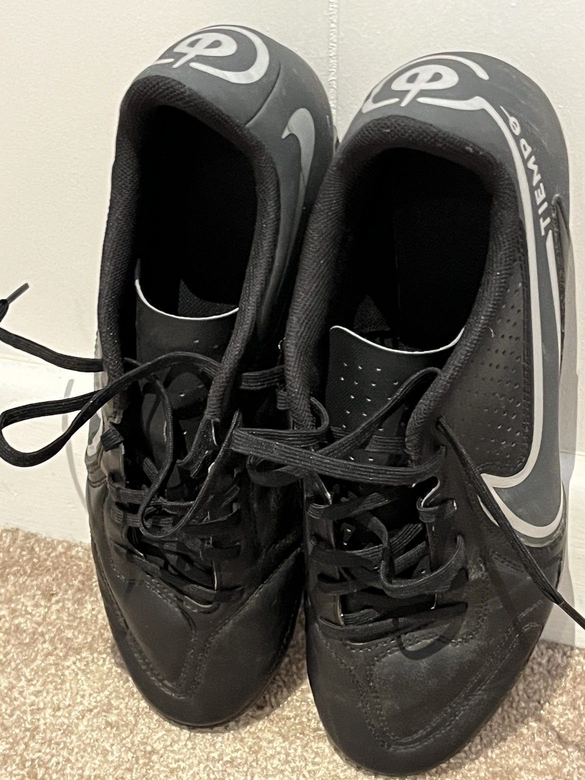 Nike Tiempo soccer cleats US10 - photo 2